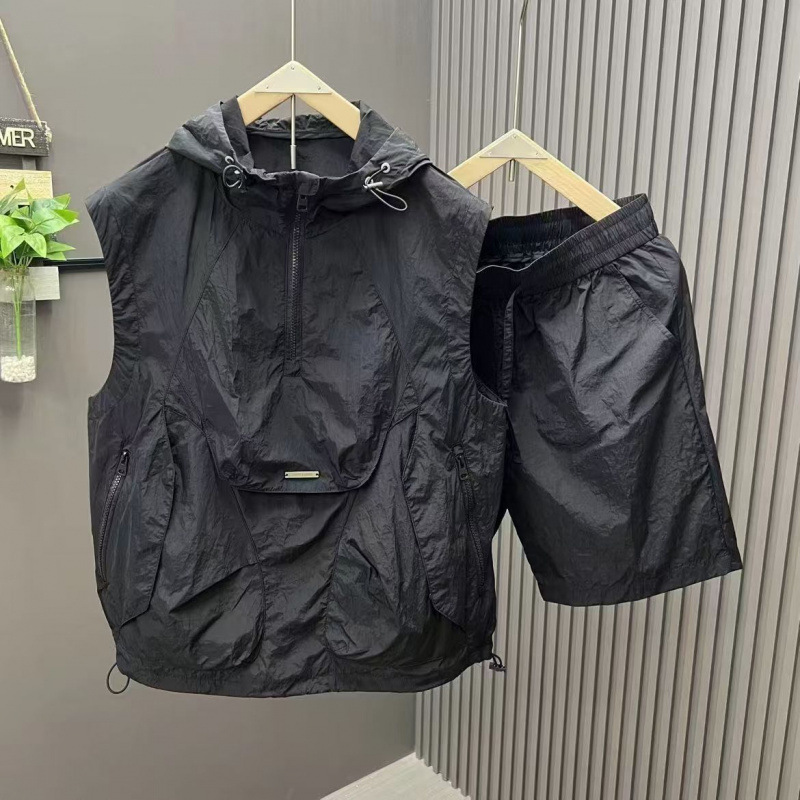 Mens Fashion Zip Up - 2026 ฤดูร้อนใหม่ผู้ชายลำลองมีฮู้ดแขนกุด 2 ชิ้นชุดผ้าไหมน้ำแข็งน้ำหนักเบาหลวมกางเกงขาสั้นยาวระดับเข่าสไตล์เกาหลี